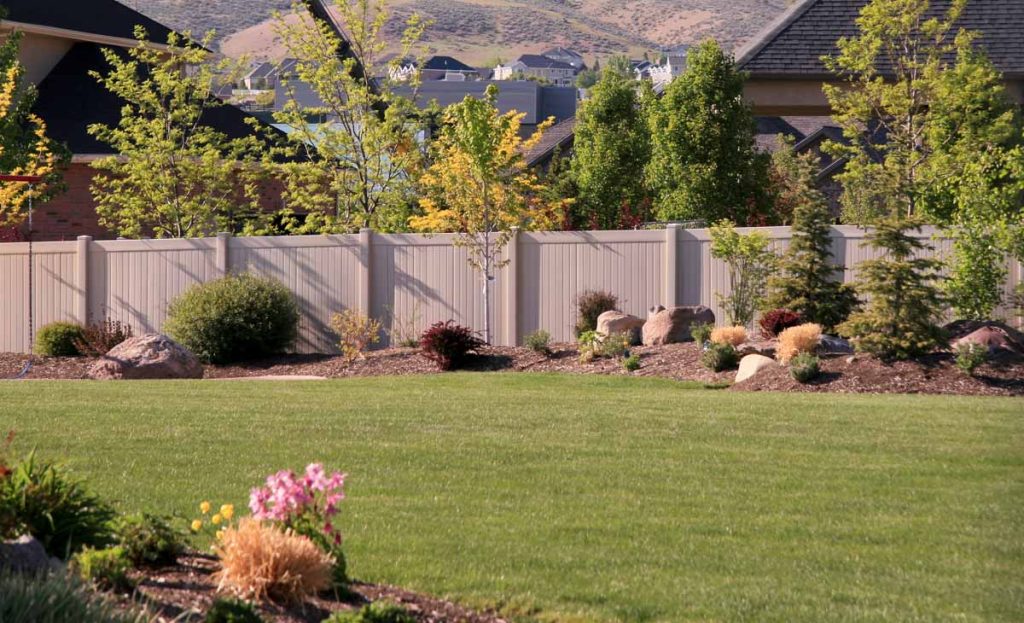 View completed fencing, deck, remodel, concrete, ranch, cedar, vinyl, steel, and chain link projects from Paradise Fencing.
